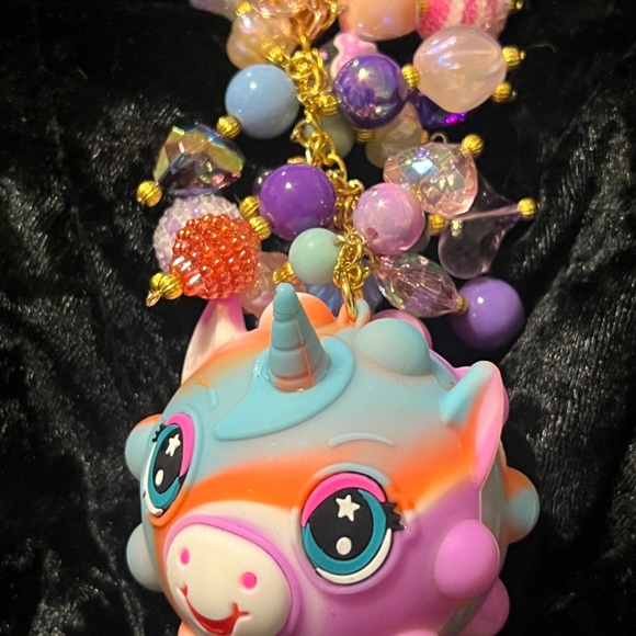 Unicorn Fidget Charm - Picture 3 of 3